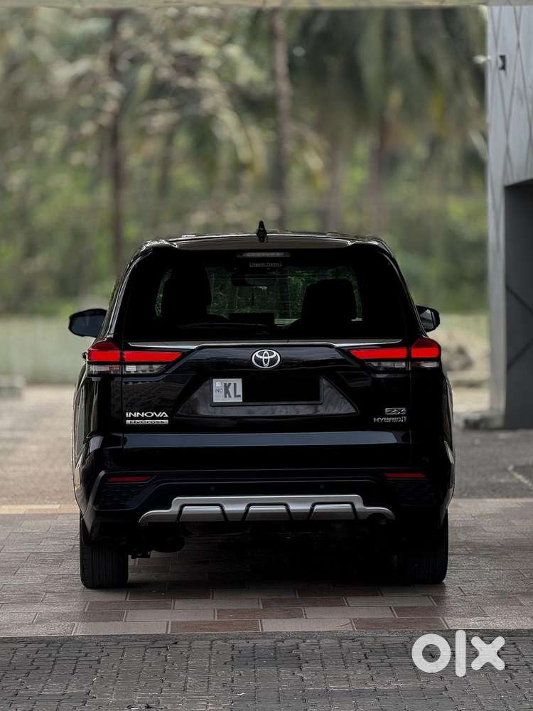 Toyota Innova Hycross 2.0 Zx (o) Hybrid 7 Str, 2023, Petrol