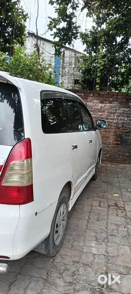 Toyota Innova 2014
