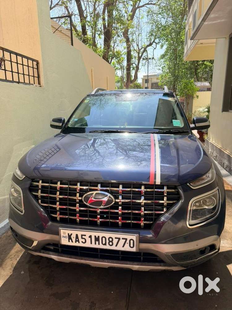 Hyundai Venue 2021 Petrol 29500 Km Driven