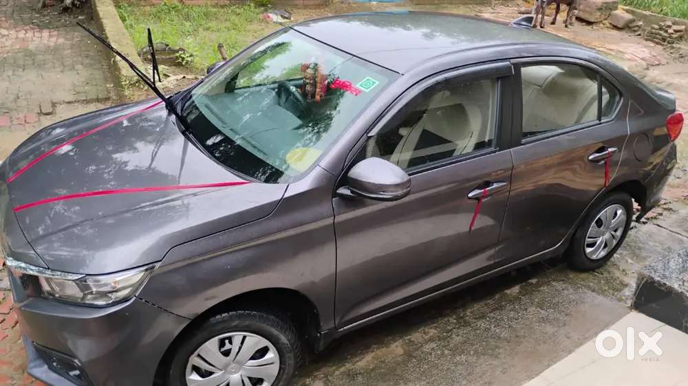 Car Chalane Wala Koi Nhi Hai. Isiliy Sell Kr Rahe Hai