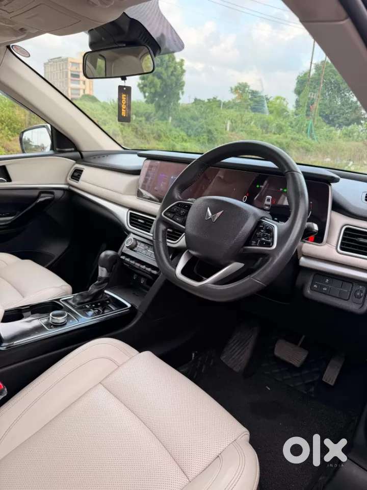 Mahindra Xuv700 2.2 Ax 7 Diesel At Luxury Pack Str, 2023, Diesel
