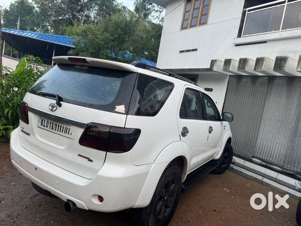 Toyota Fortuner 2011