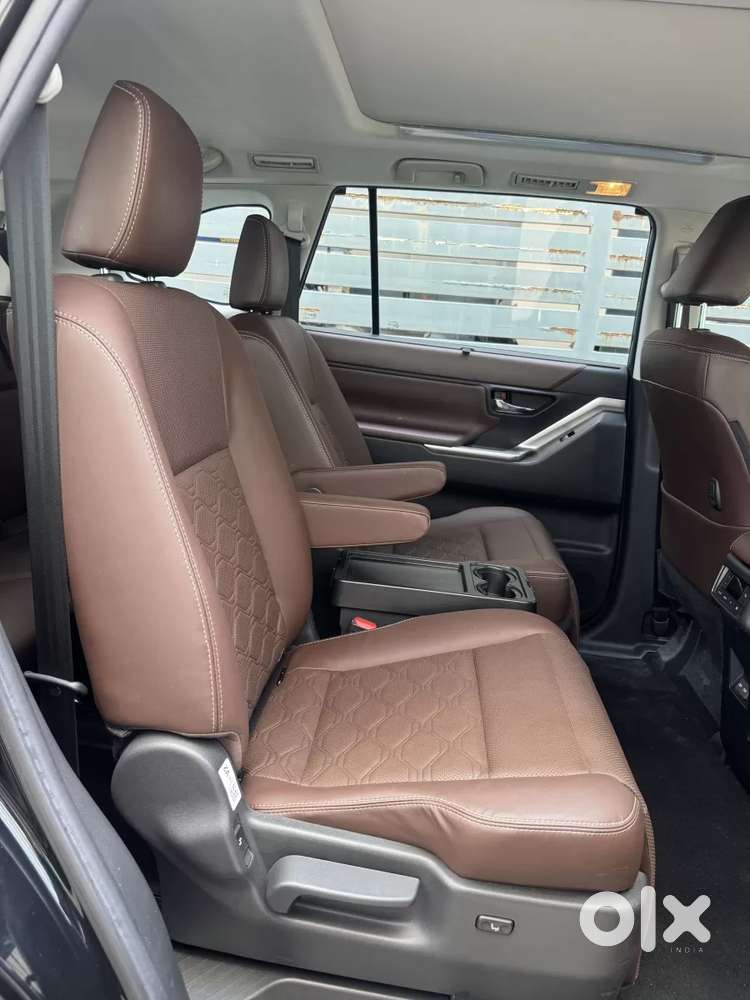 Toyota Innova Hycross 2.0 Zx (o) Hybrid 7 Str, 2025, Petrol