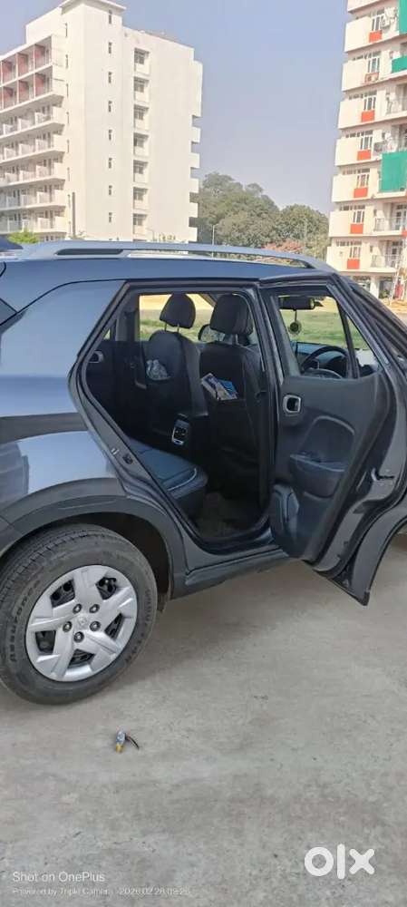 Hyundai Venue 2022 Petrol 11000 Km Driven