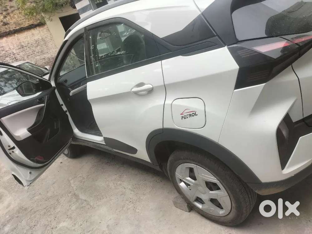 Tata Nexon Pure Pluse 1.2l Turbo 6-speed Manual