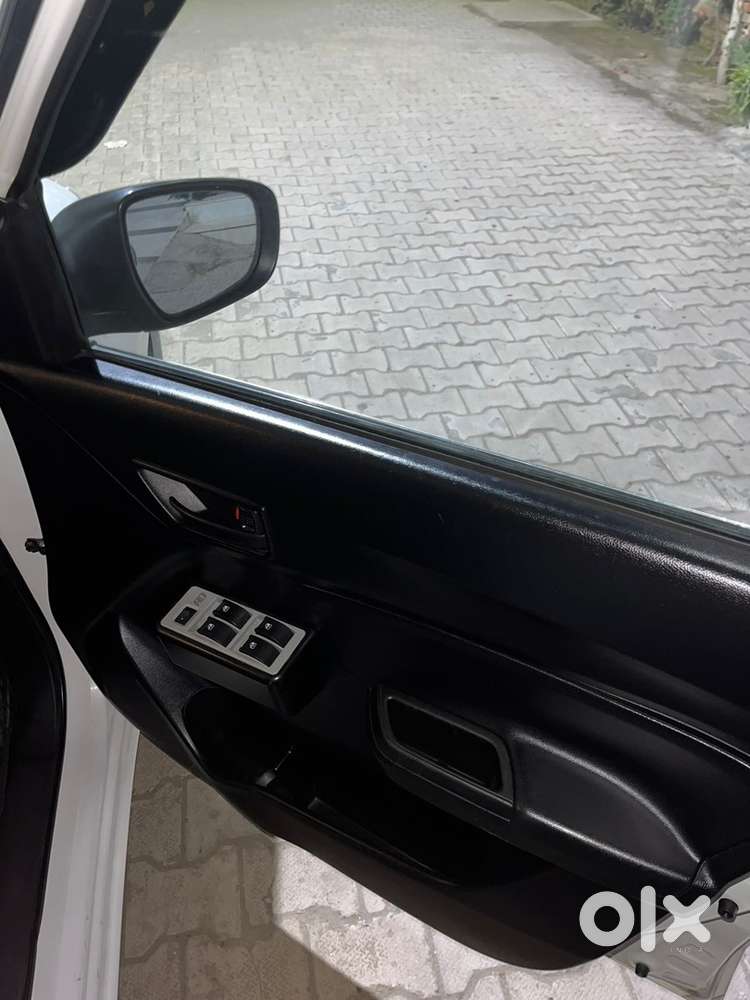 Maruti Suzuki Swift 2021 Petrol 43000 Km Driven