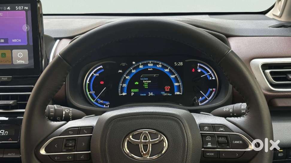 Toyota Innova Hycross 2.0 Zx (o) Hybrid 7 Str, 2025, Petrol