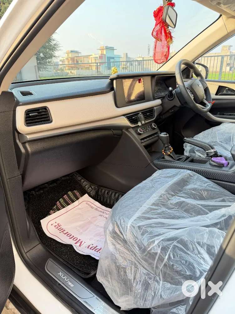 Mahindra Xuv700 7 Seater 2026 Petrol 3241 Km Driven