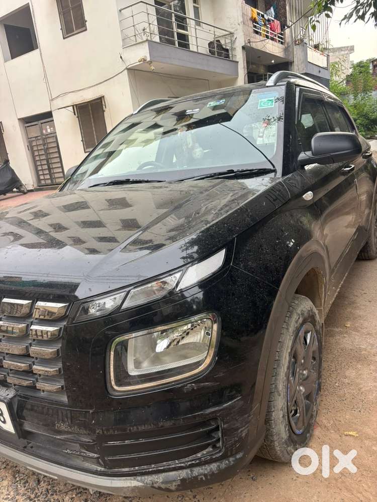 Hyundai Venue Petrol 2025