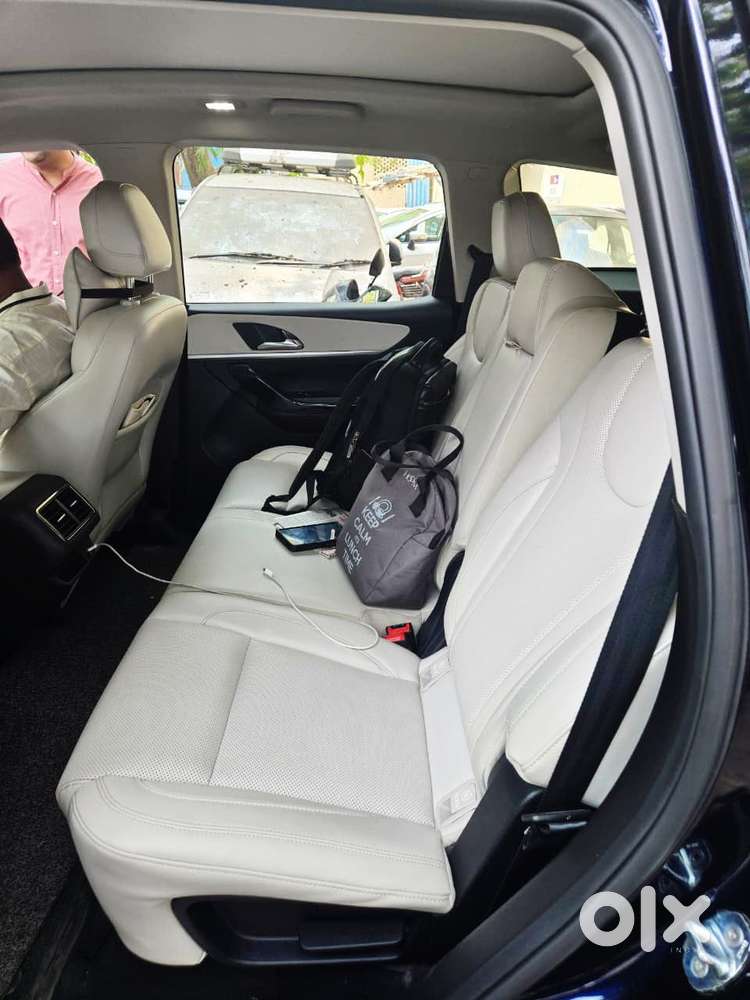 Mahindra Xuv700 2.0 Ax 7 Petrol At Luxury Pack Str, 2025, Petrol