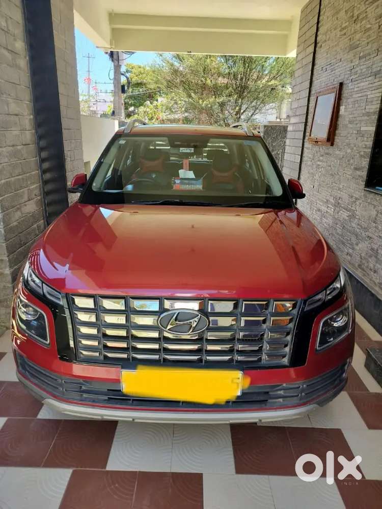 Hyundai Venue 2022 Petrol Well Maintained