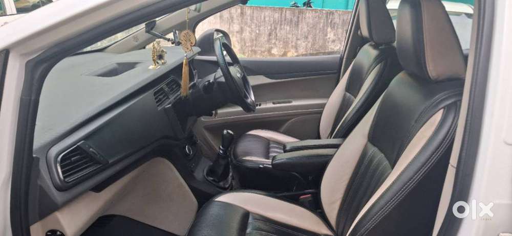 Mahindra Marazzo M2, 2023, Diesel