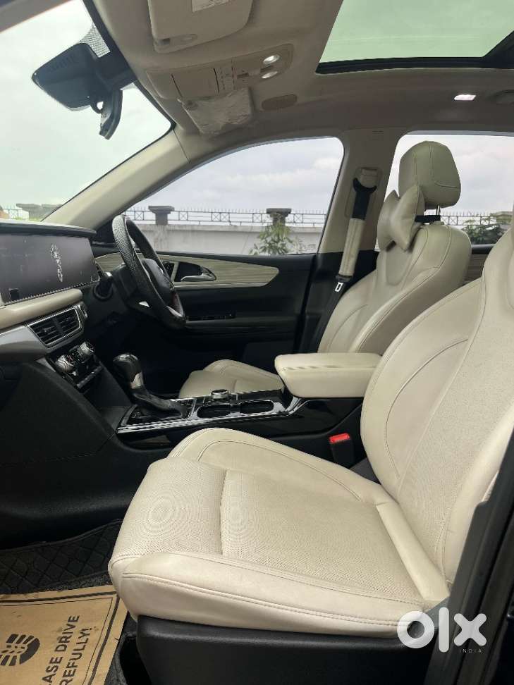Mahindra Xuv700 2.0 Ax 7 Petrol At Luxury Pack Str, 2021, Petrol