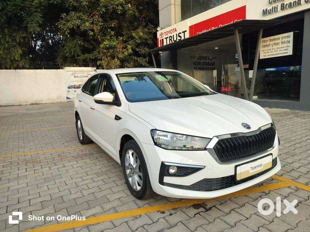 Skoda Slavia Ambition 1.0l Tsi At, 2023, Petrol