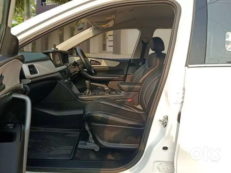 Mahindra Xuv700 2.2 Mx Diesel Mt 5 Str, 2022, Diesel