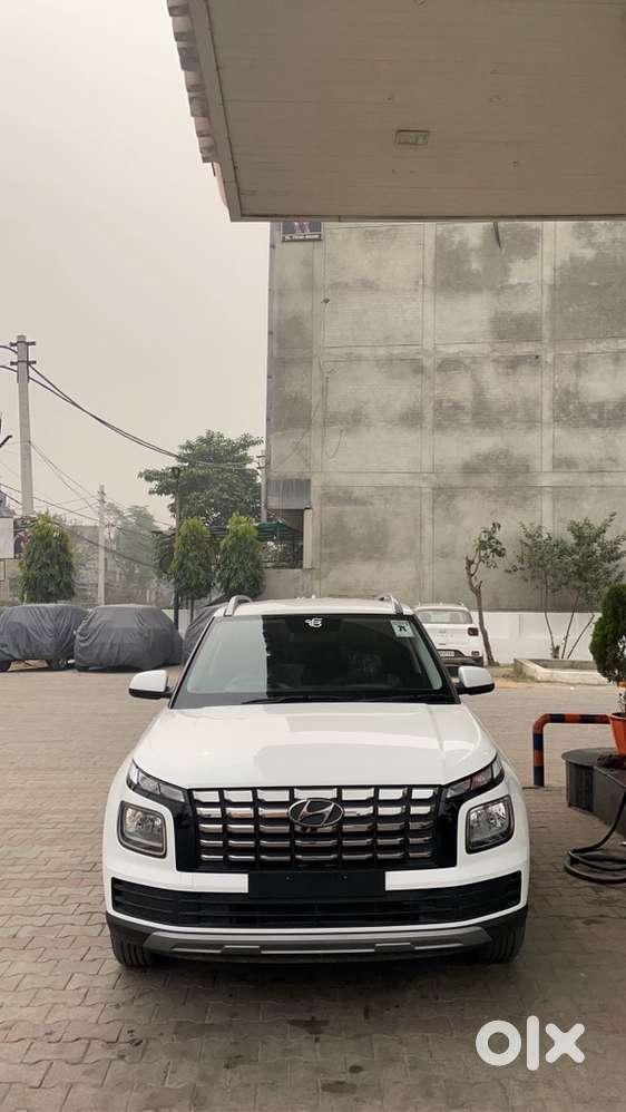 Hyundai Venue Petrol 2024