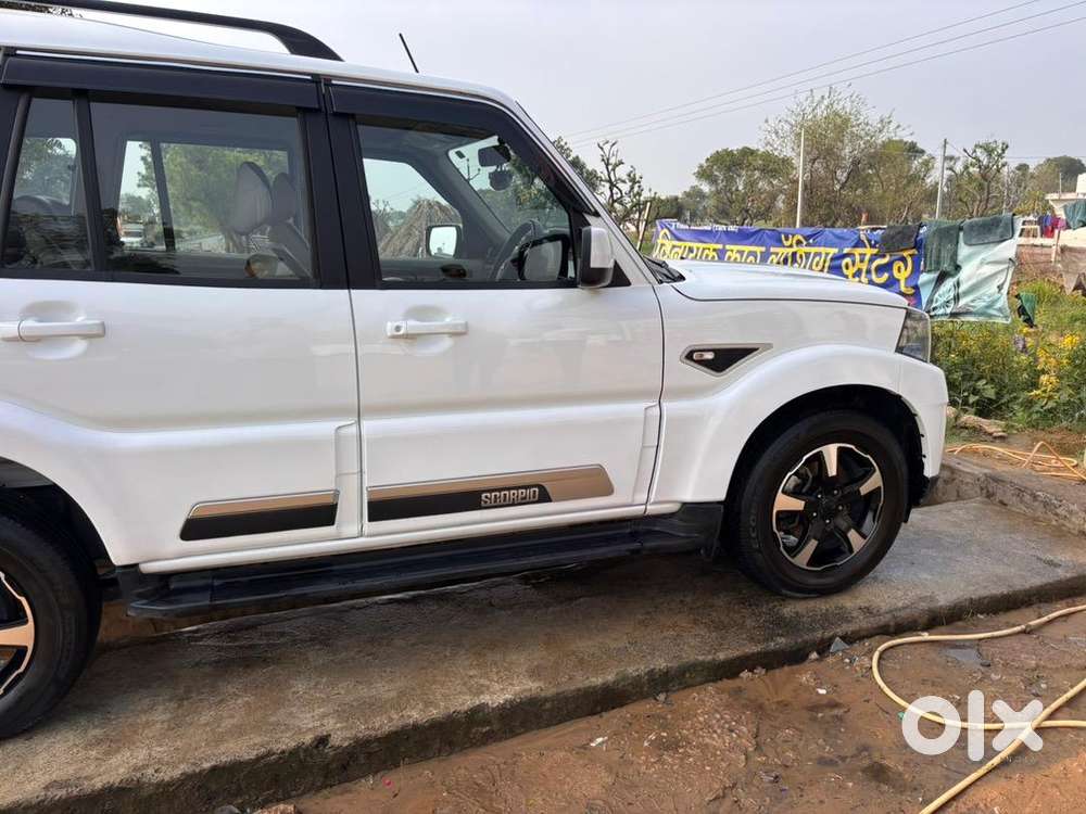 Mahindra Scorpio Classic S11