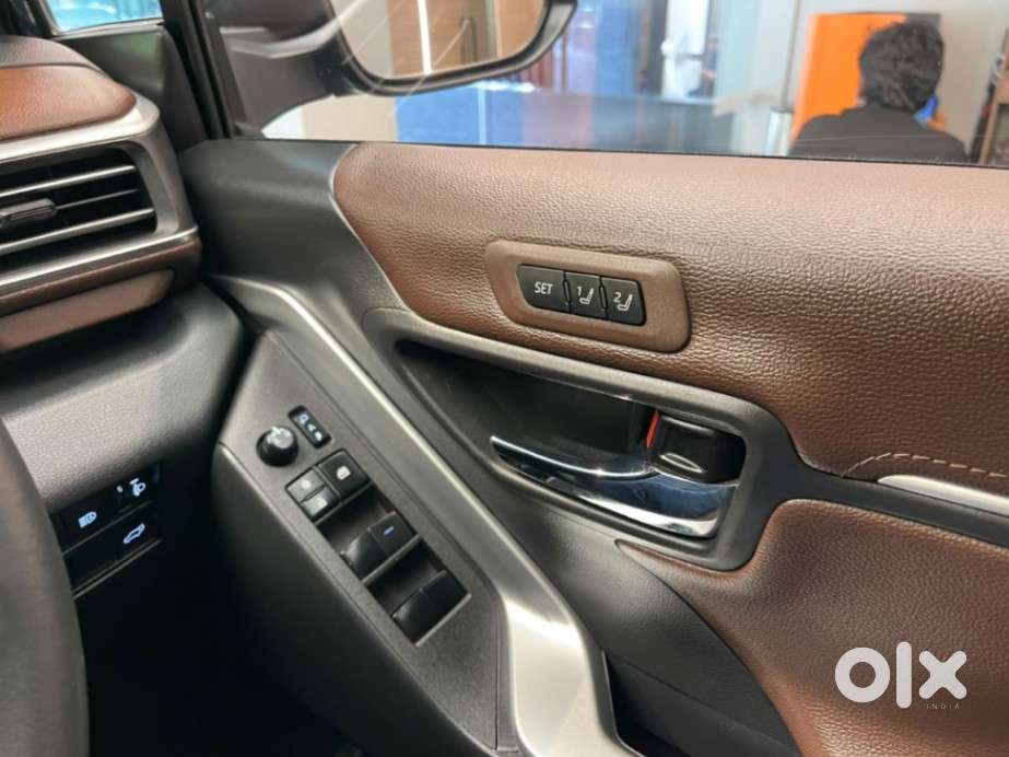 Toyota Innova Hycross 2.0 Zx (o) Hybrid 7 Str, 2024, Petrol