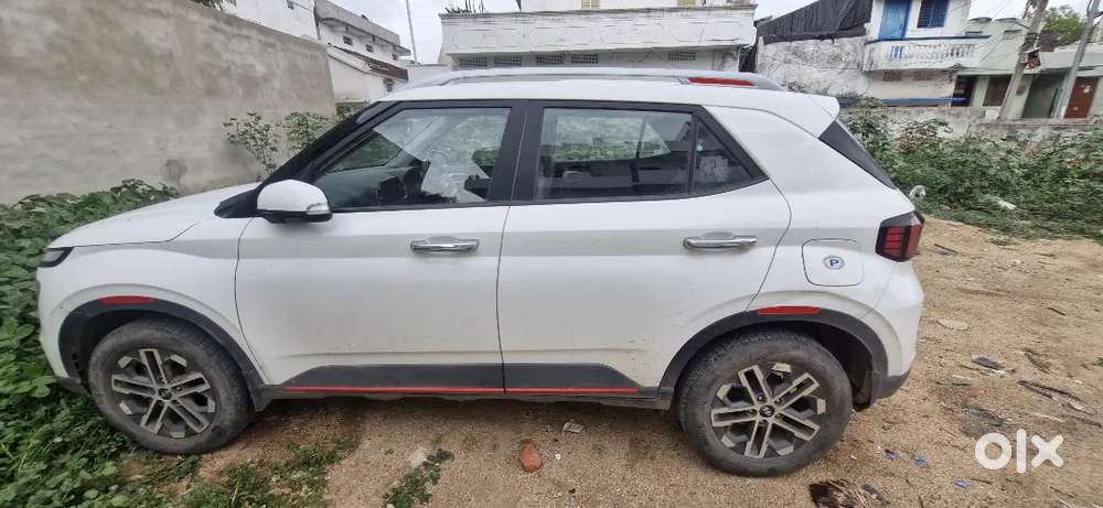 Hyundai Venue 2023 Petrol Well Maintained