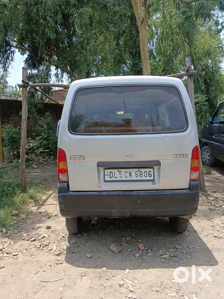 इको कार सीएनजी पास 8 सीटर बनी है 5 सीटर