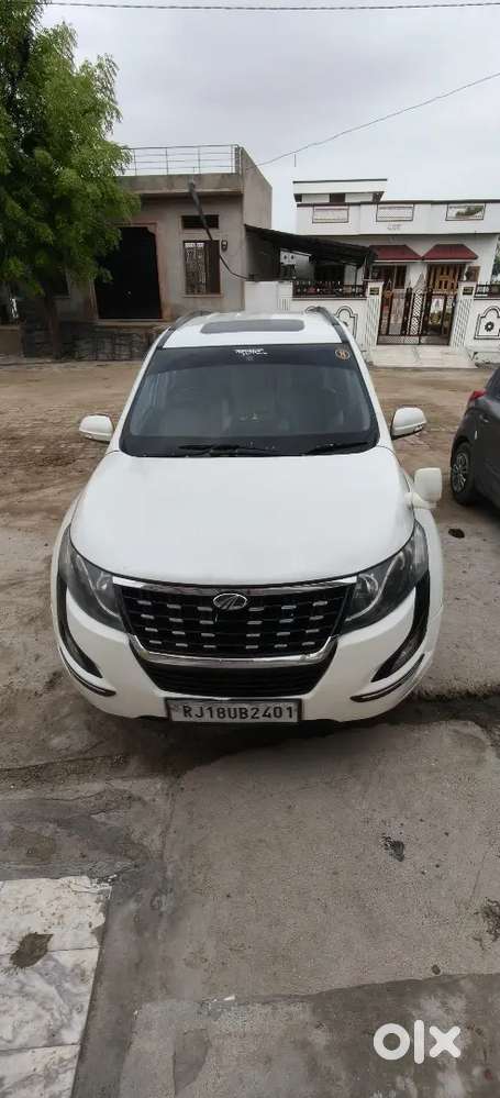 Mahindra Xuv500 . 12 /2017 Variant