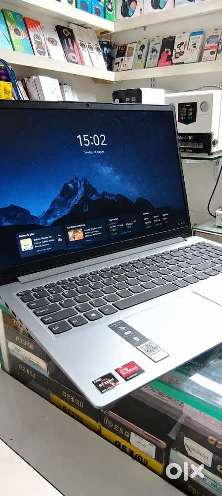 Lenovo laptop i7 processor 16ram 512 gb 2.5 SSD 9months old new condit