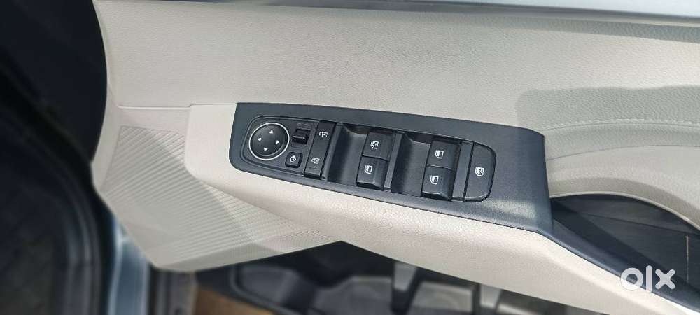 Kia Carens G 1.5 6mt Premium (o) 7-seater, 2024, Petrol