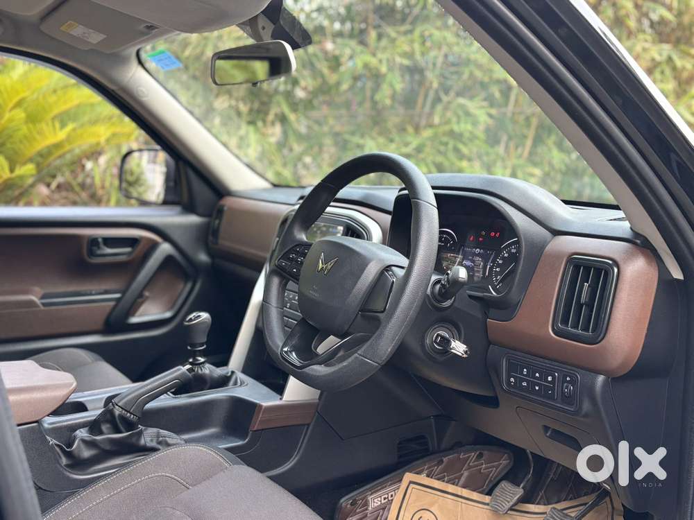 Mahindra Scorpio N Z2 Petrol Mt 7 Str, 2025, Petrol