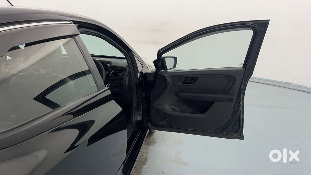 Tata Altroz 1.2 Xz Plus Dark Edition, 2021, Petrol
