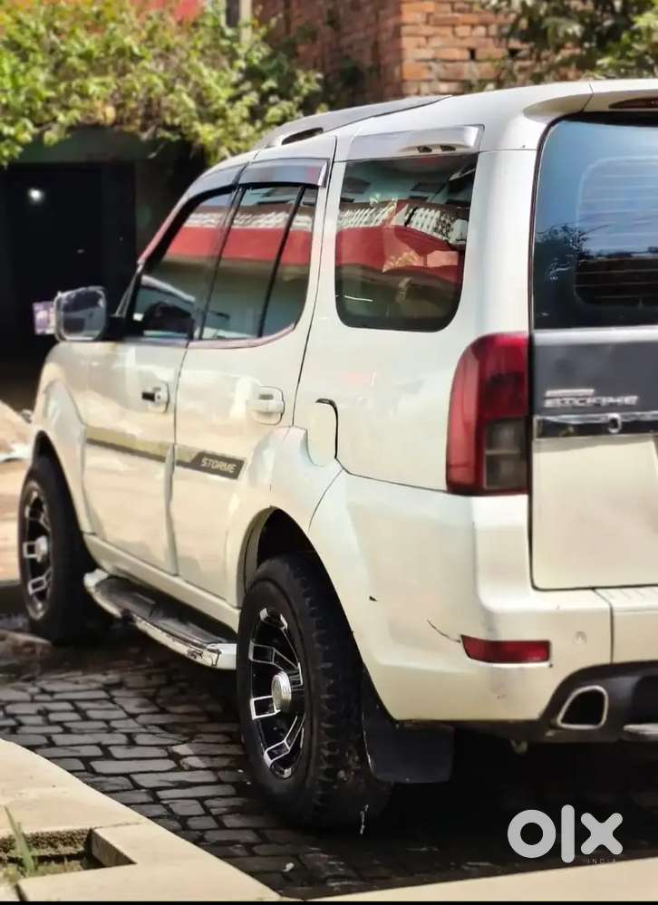 Tata Safari Storme 2013 Diesel 4000 Km Driven