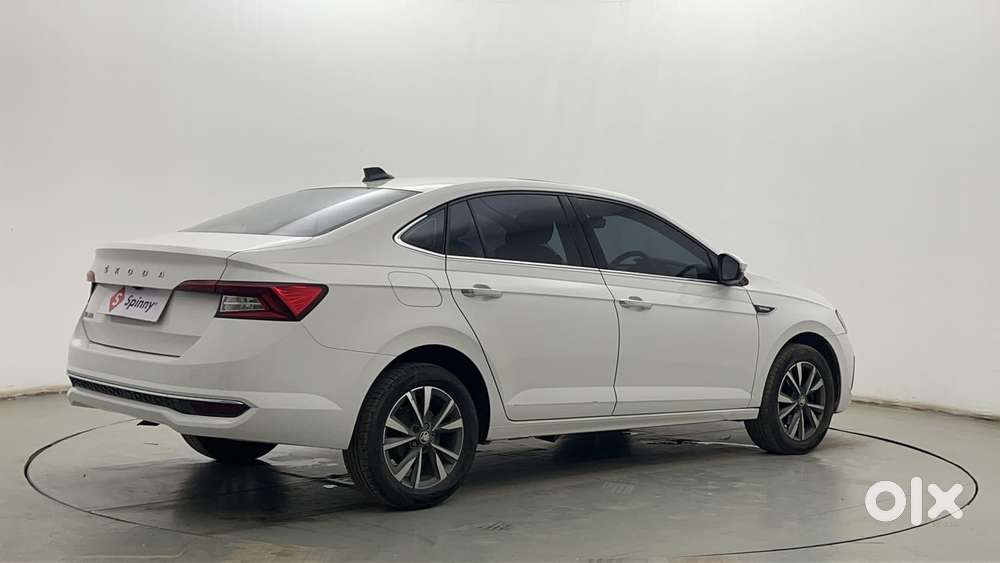 Skoda Slavia Style 1.0l Tsi At, 2022, Petrol