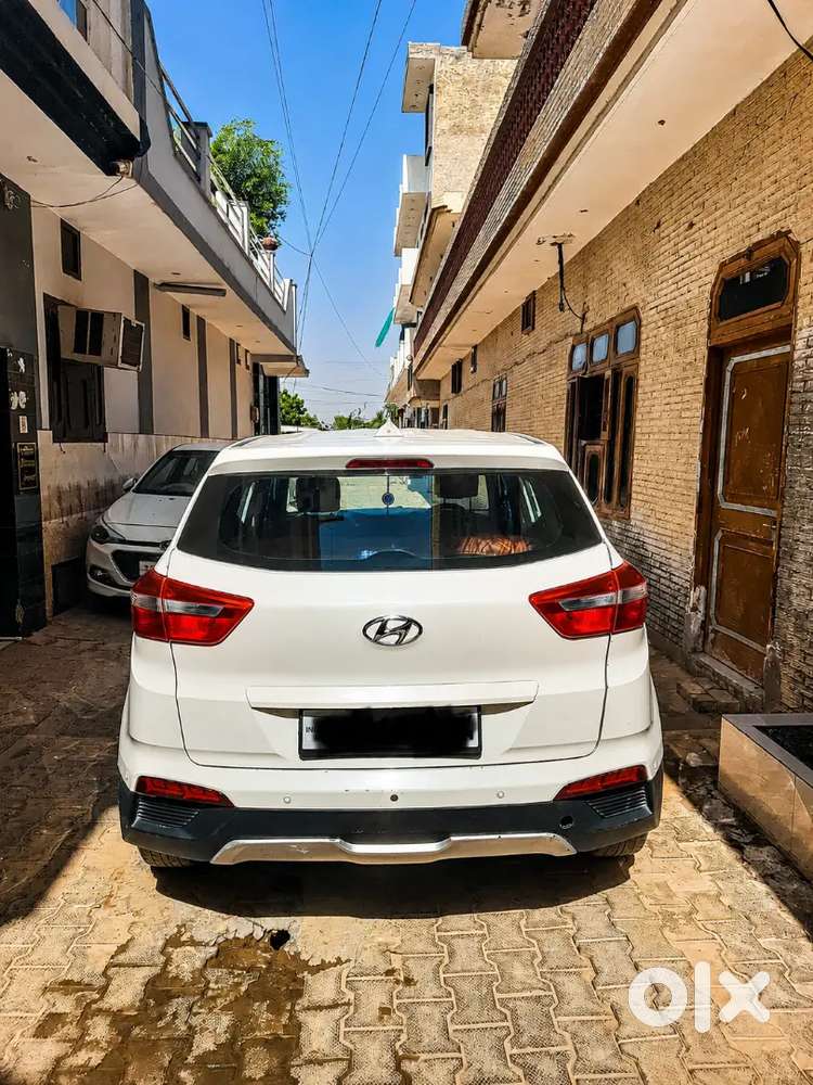 Alloy Wheel, Touch Screen, Speakers, Seat Covers, Parking Camera.