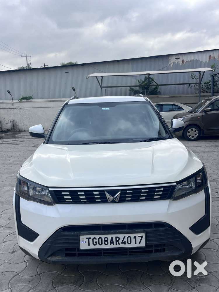 Mahindra Xuv300 1.2 W6 Amt Petrol, 2023, Petrol
