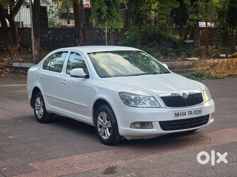 Skoda Laura Ambiente 2.0 Tdi Cr Manual, 2011, Diesel