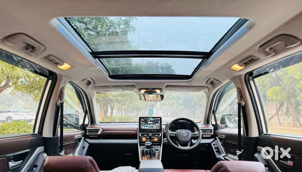 Toyota Innova Hycross 2.0 Vx (o) Hybrid 7 Str, 2024, Petrol