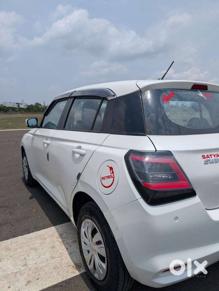 Maruti Suzuki Swift Vxi + Manual, 2025, Petrol