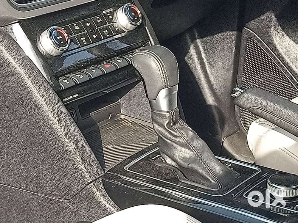 Mahindra Xuv700 2.0 Ax 7 Petrol At Str, 2023, Petrol