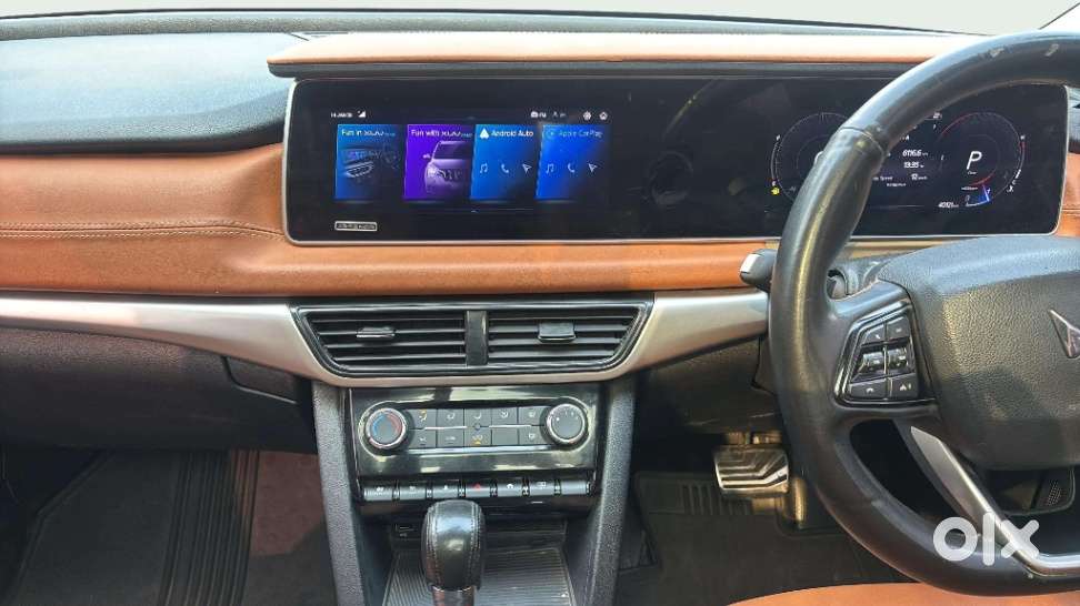 Mahindra Xuv700 2.0 Ax 5 Petrol At Str, 2022, Petrol