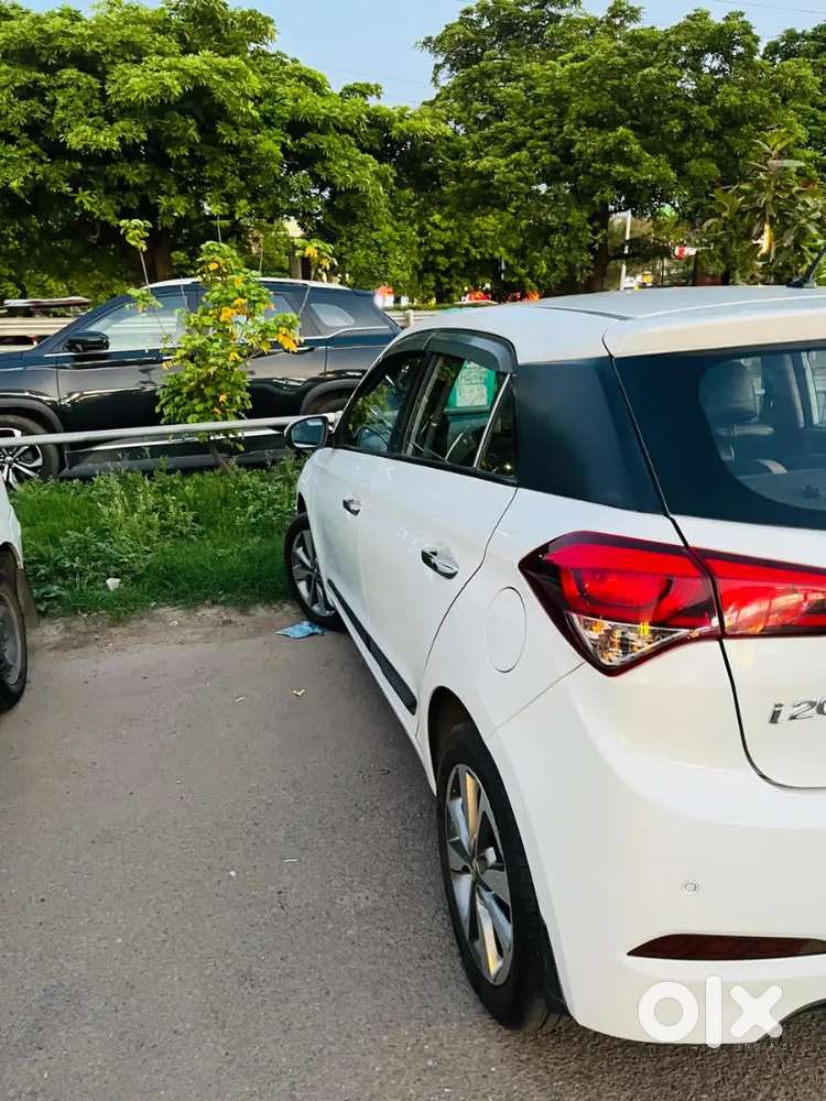 Hyundai I20 2015 Petrol 99000 Km Driven.