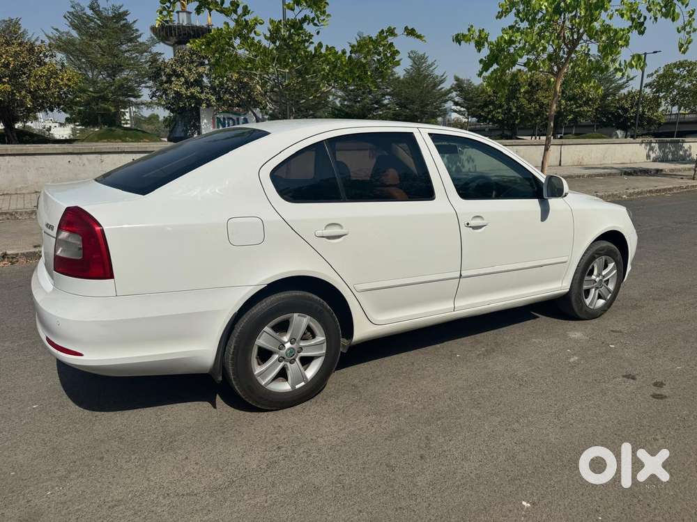 Skoda Laura Ambition 2.0 Tdi Cr Mt, 2011, Diesel