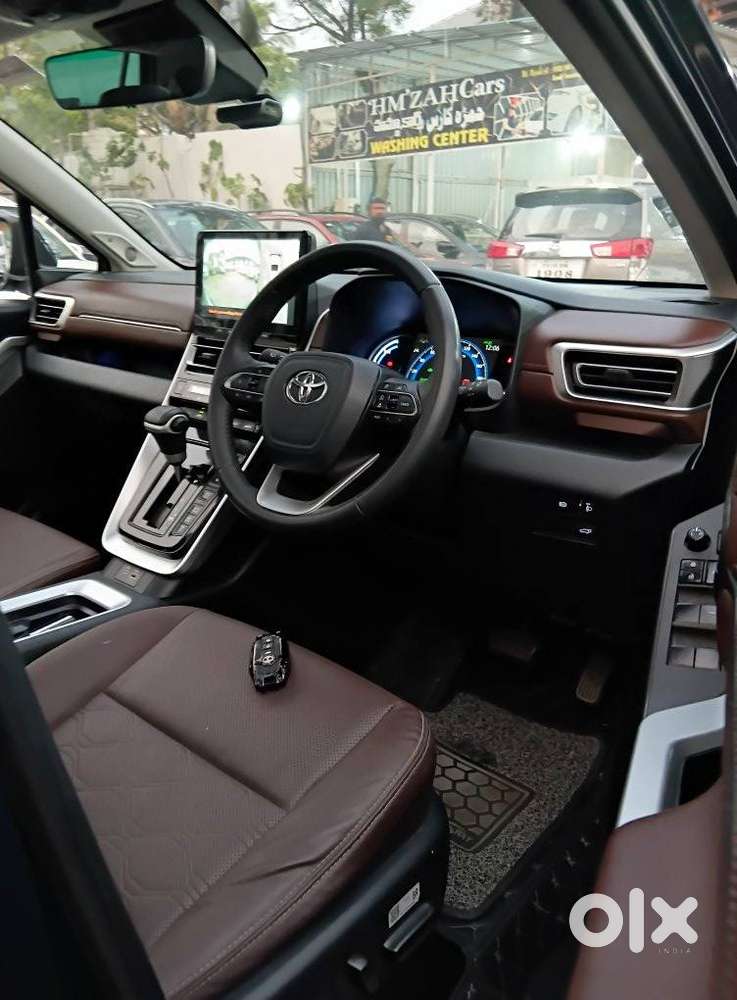 Toyota Innova Hycross 2.0 Zx Hybrid 7 Str, 2023, Petrol