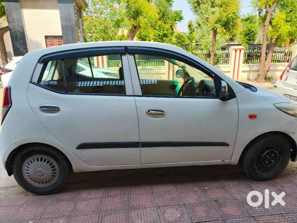 कार अच्छी है वेल मेंटेन है मैने दूसरी कार ले ली है  इसलिए बेचनी है