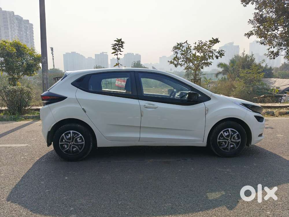 Tata Altroz 1.2 Xe, 2020, Petrol