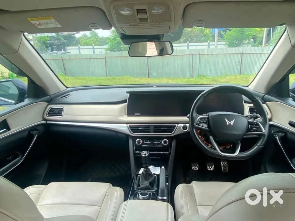 Mahindra Xuv700 2.0 Ax 7 Petrol Mt Str, 2021, Petrol