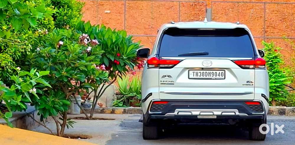 Toyota Innova Hycross 2.0 Zx Hybrid 7 Str, 2025, Petrol