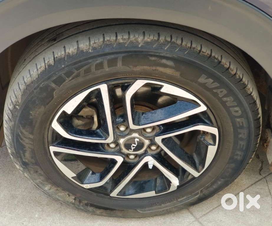 Kia Carens Luxury (o)1.5 Diesel At 7 Str, 2023, Diesel