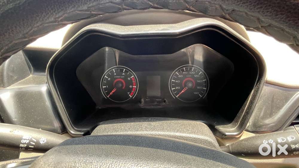 Mahindra Kuv 100 2017