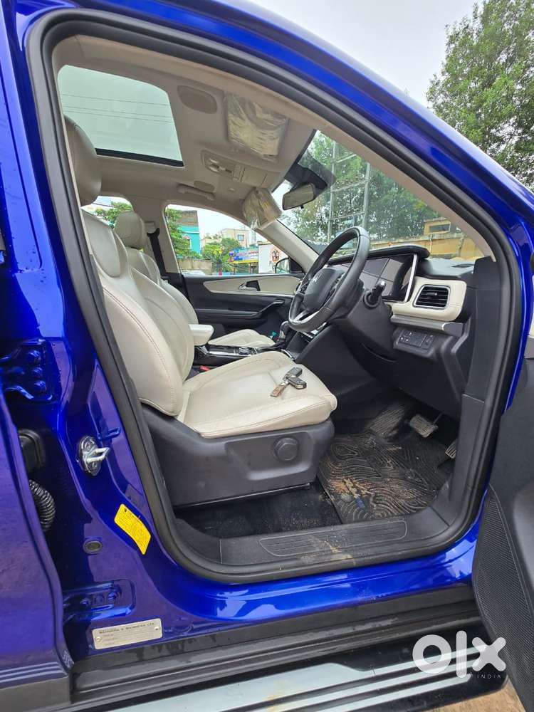 Mahindra Xuv700 2.2 Ax 7 Diesel At Luxury Pack Str Awd, 2023, Diesel