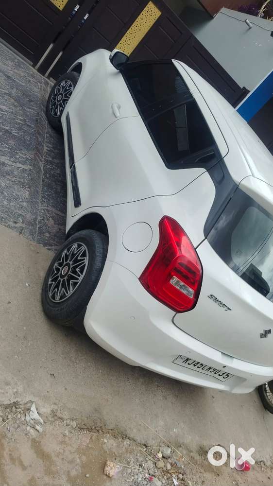 Maruti Suzuki Swift Vxi Optional, 2022, Petrol