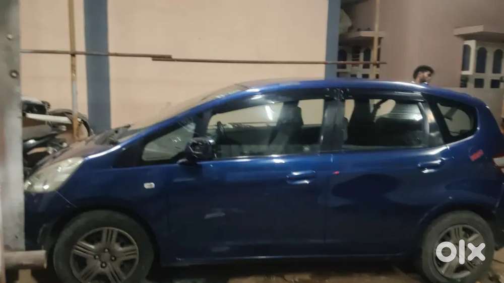 Honda Jazz 1.5 V I-dtec Mt 2011 For Sale - 270000